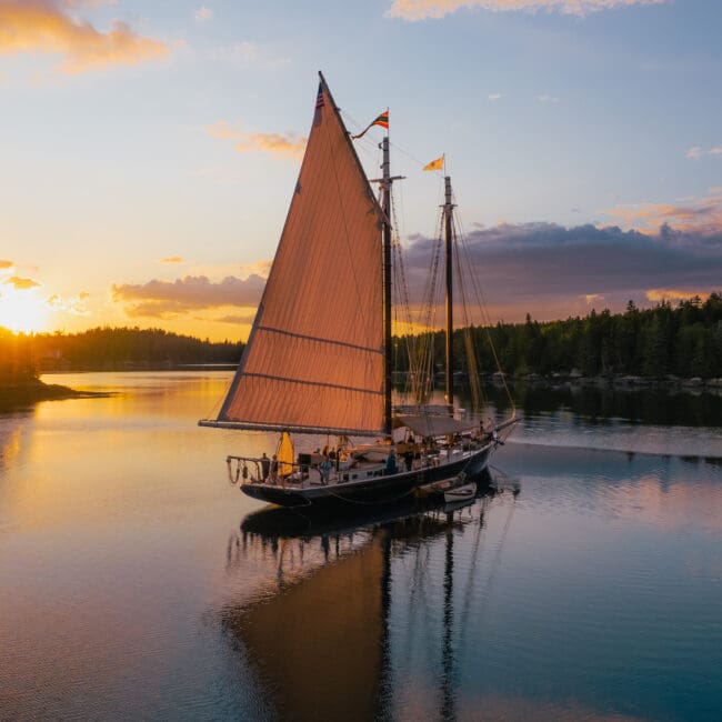 Sailing Maine the on Schooner J&E Riggin
